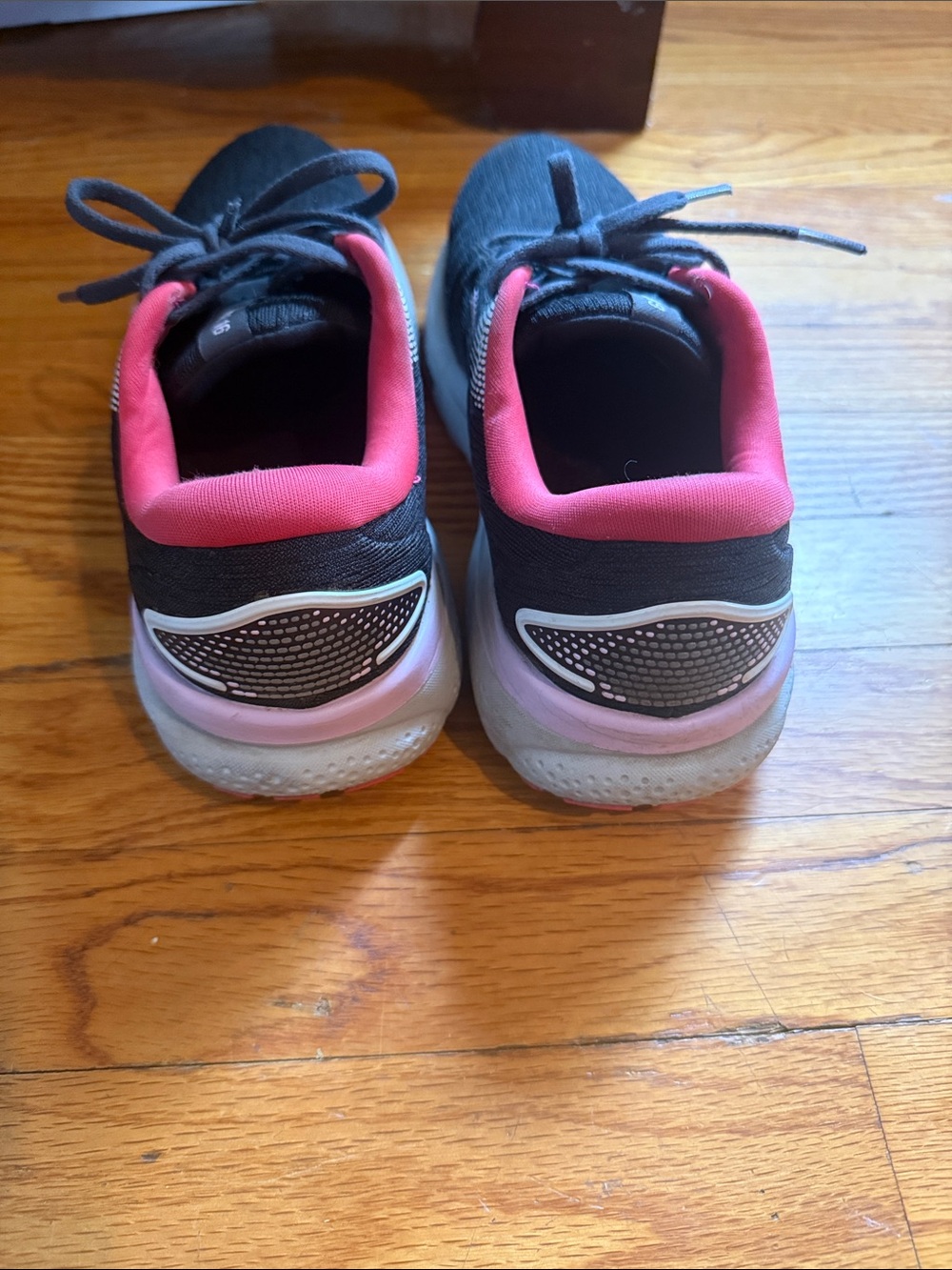 Brooks Ghost 16 (Women's) Black/Ebony/Raspberry sz 8.5 - Picture 3 of 8